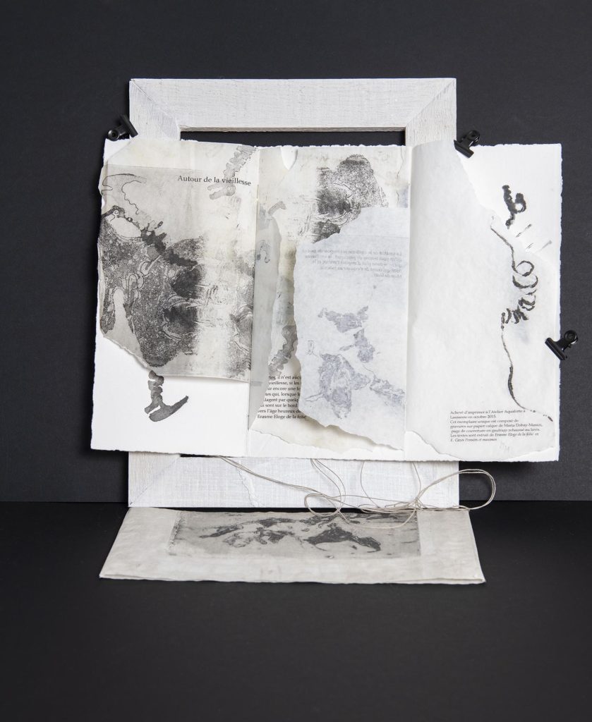 Exemplaire unique, achevé d’imprimer à l’Atelier Aquaforte en octobre 2015, avec des gravures sur papier calque, sur un texte d’Erasme et de Mme de Staël.
